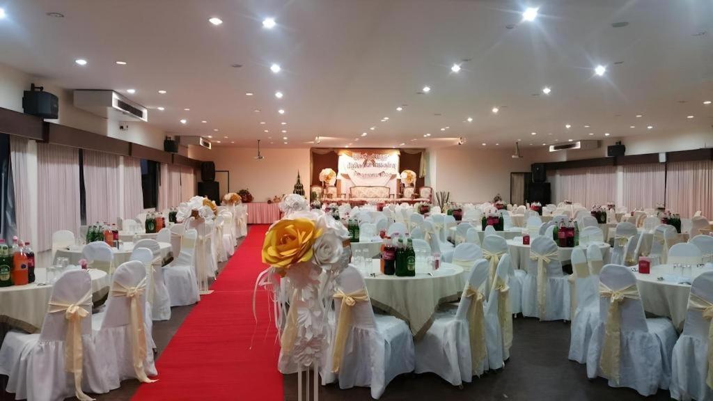 Dusit Hotel Sakon Nakhon Exterior photo